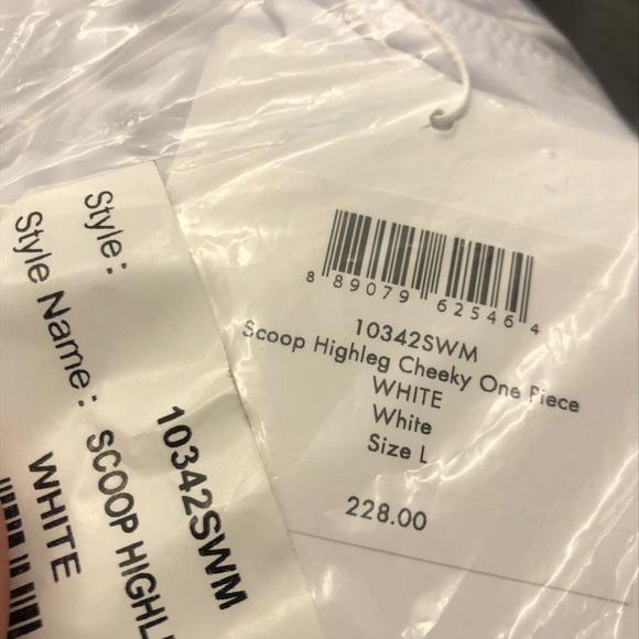 Best. White. One piece. - Picture 6 of 6